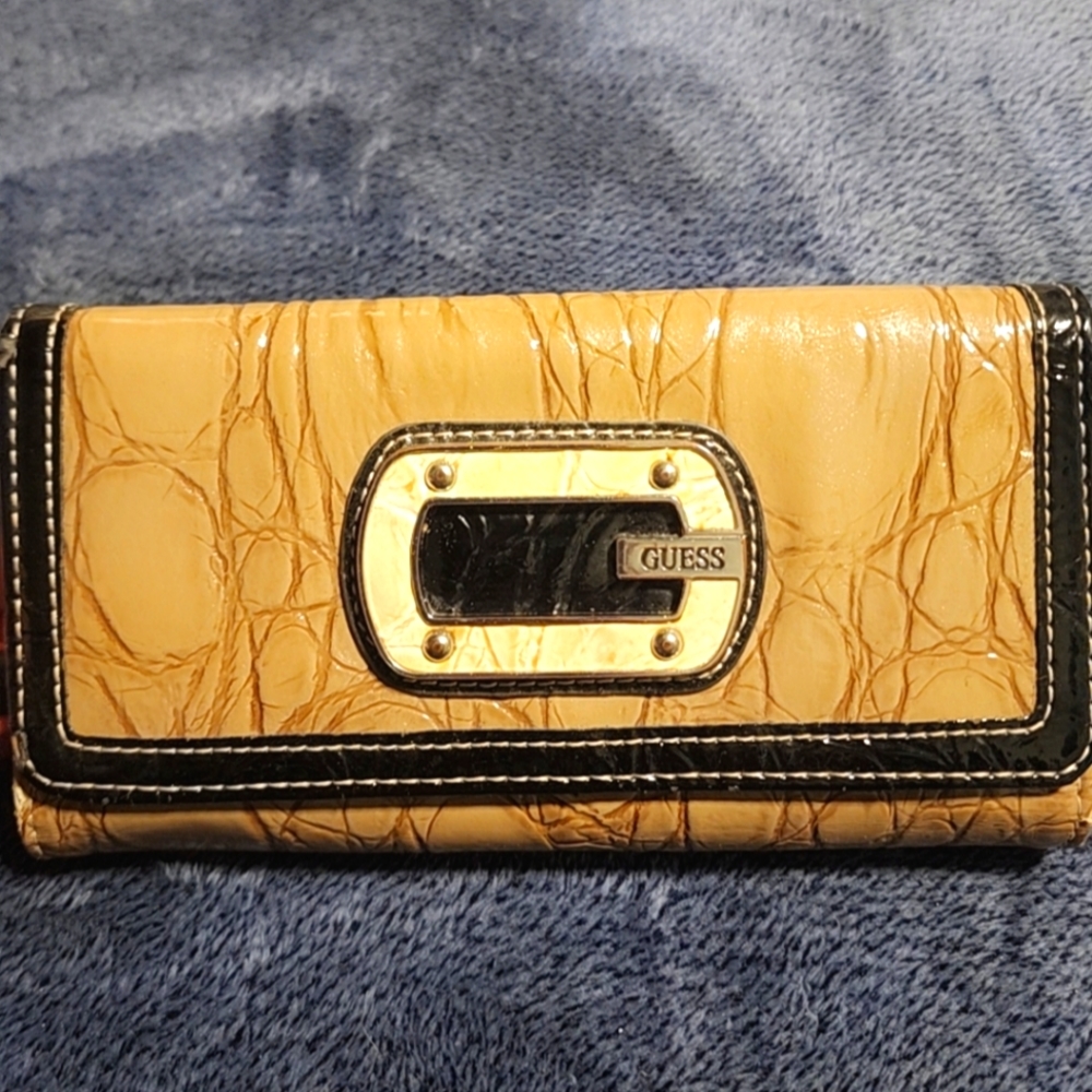 Guess Wallet